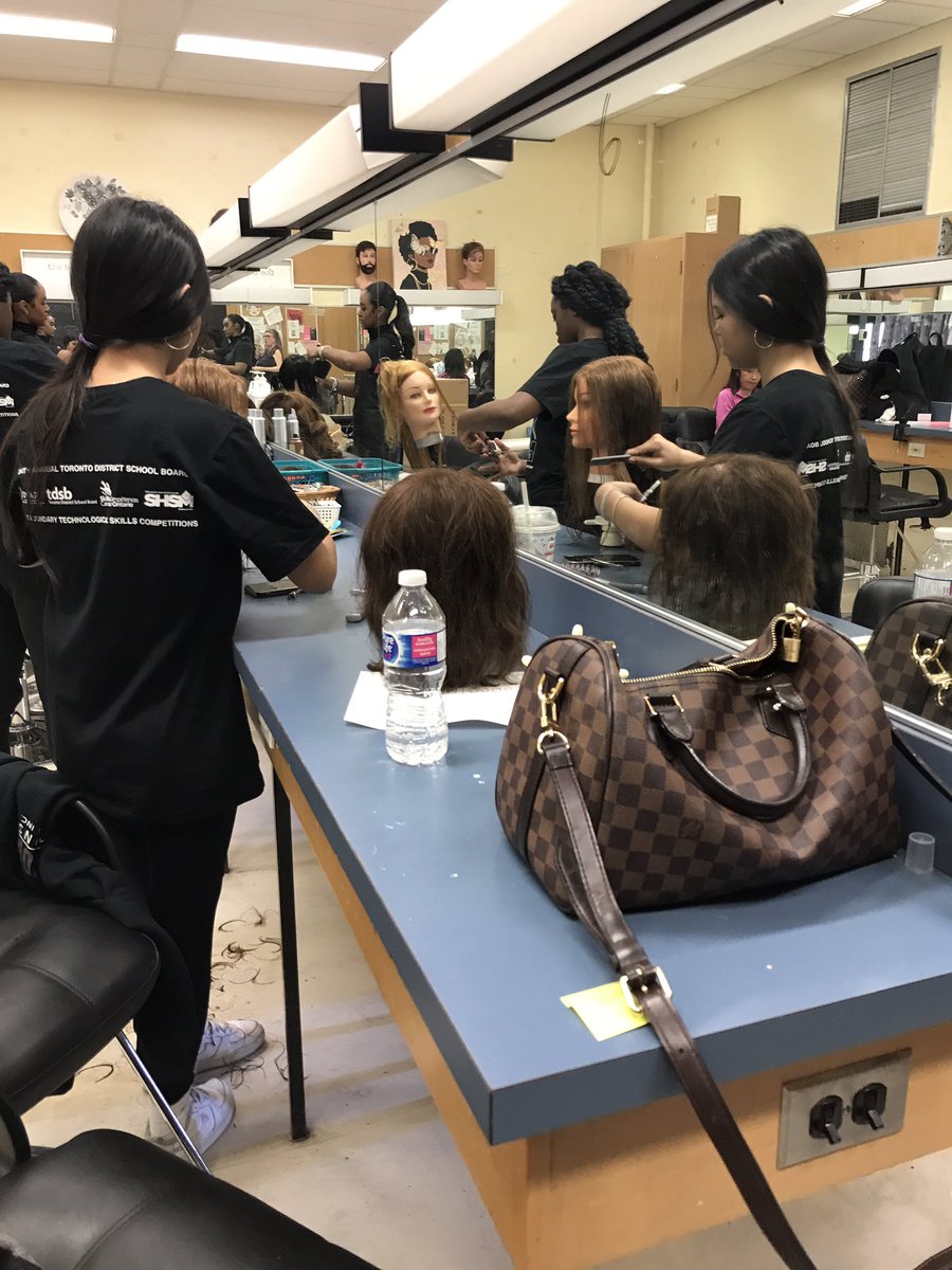 More from Danforth CTI and the TDSB Skills competitions - here we see Hairstylying, Aesthetics competitions (so much fun and energy in this room today!!). #TDSB_Skills2024 @tdsb @TDSB_CCEL @tdsboyap @TDSB_SSL18 @skillsontario