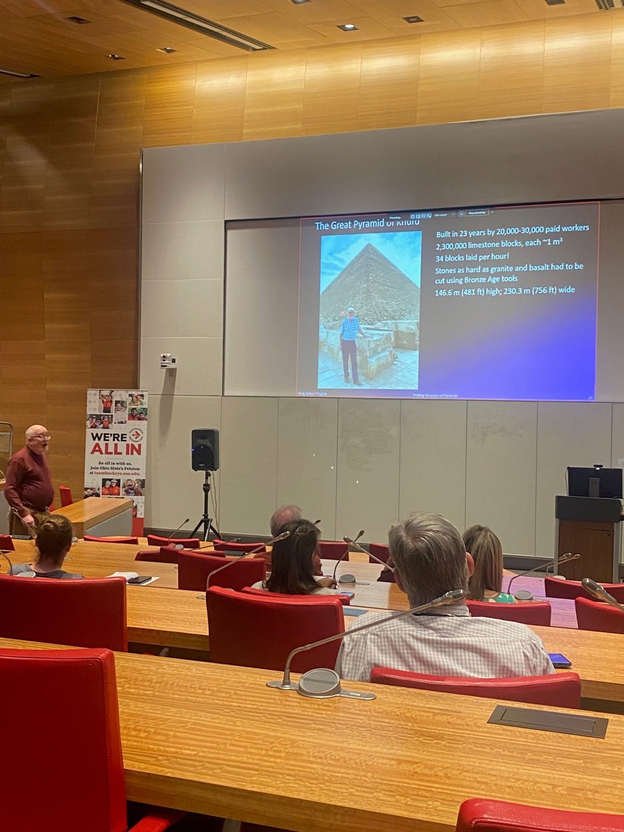 We welcomed Professor Craig Dukes, from the University of Virgina to our department yesterday! It was such a pleasure to show him our facilities and to hear his presentation on 'Probing the Structures of Pyramids using Cosmic Ray Muon Tomography.'