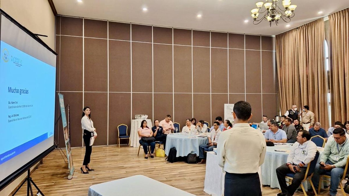 BiovIntCIAT_esp's tweet photo. Hoy compartimos experiencias de implementación de la Plataforma #AguadeHonduras en el Valle de Sula 🌊, con técnicos y profesionales de diversas instituciones de la región, así como actores vinculados a temas de prevención y mitigación de riesgos climáticos extremos. https://t.co/BKJTE6SJ6n