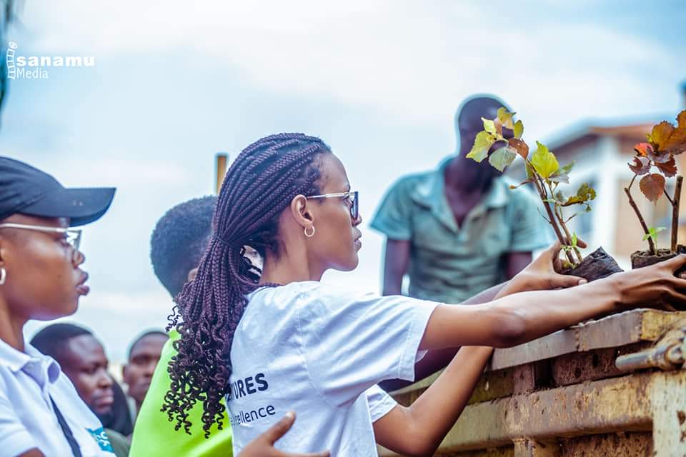 FustelBodin's tweet photo. Protegeons notre environment, embellissons notre pays surtout la capitale de Bujumbura, tel etait l'objectif de cette activité organisé par différents entités étatiques et para-étatiques
@CommuneMukaza 
@Actions4_Impact 
@Nlellieca 
@ScoutsBurundi https://t.co/ES9W2OsAgS