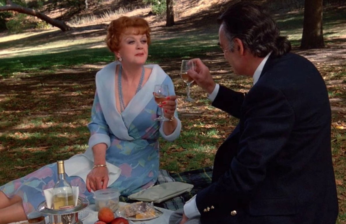 CoveGazette's tweet photo. Catch this week's episode on "It Runs in the Family" with guest host Frank Berman anywhere you get your podcasts or at the links below! This episode stars Lansbury but has no appearance at all by Jessica Fletcher.
#murdershewrote #jessicafletcher #angelalansbury #lanstans https://t.co/MJgVyXmcLn