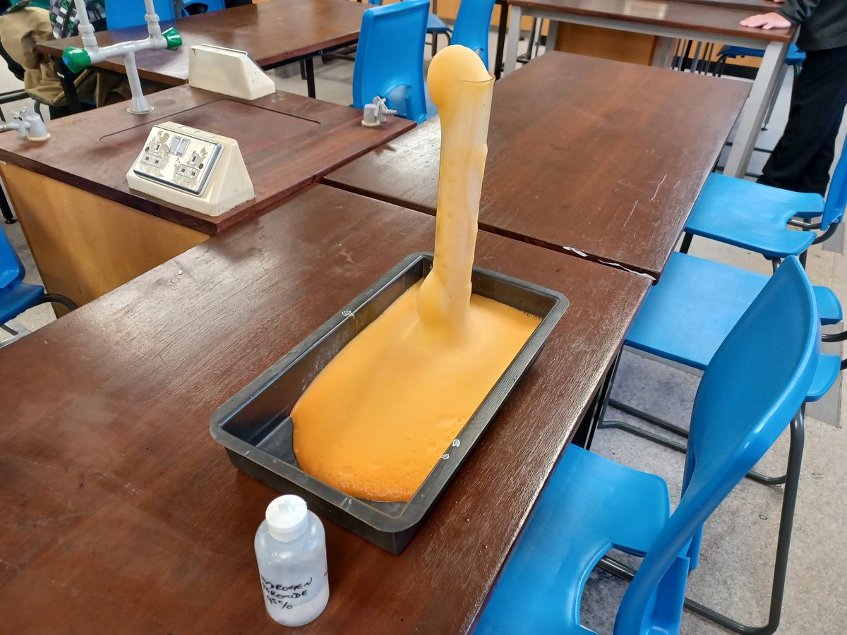 Year 4 thoroughly enjoyed their visit to @Copthall_School today, where they took part in a Science workshop. Thanks to Copthall to Miss Herath for organising