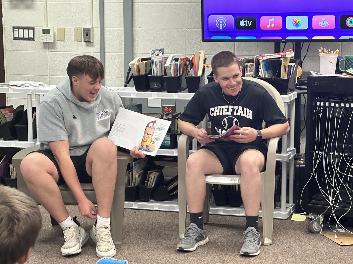 BirchcrestTiger's tweet photo. Thank you @B_EastBaseball for reading to our 3rd graders! #bctigers #TeamBPS https://t.co/NsO6mjWoEK