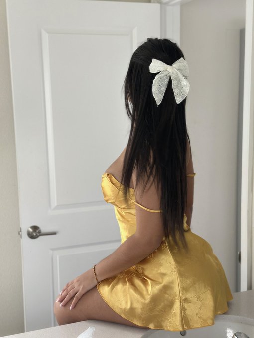 Bows &amp; short dresses 🥰 https://t.co/ILUHmjU4rq<a href="/tag/mvsales"class="tags"><span>&#35;mvsales</span></a>