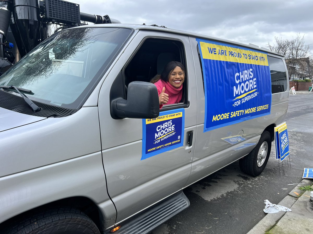 Chris_Moore4Sup's tweet photo. Gotta love the creativity of the volunteers standing for Chris Moore for Supervisor!!!

Everyone wants Public Safety for our Community.  

#MOORESAFETY https://t.co/1BWnrnZ7ha