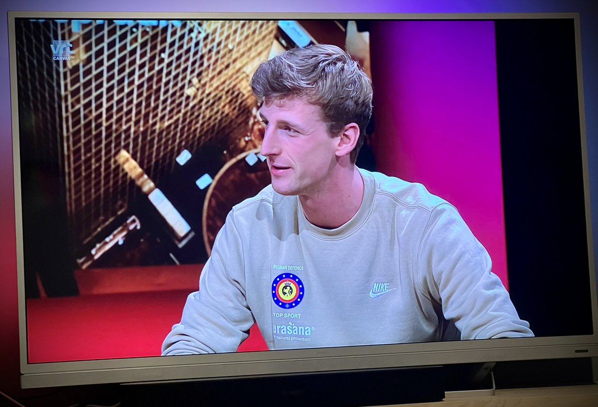 🥇 Twee dagen na zijn topprestatie in Glasgow zit #AlexanderDoom in de studio van @deafspraaktv. 

Fijn om het logo van @BelgiumDefence in beeld te zien. 😇

cc @TopsportBelDef 👏