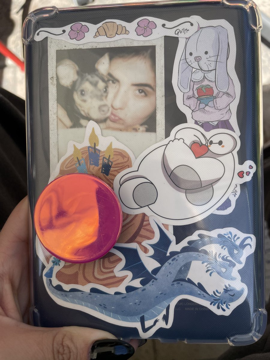 Ando coleccionando stickers de <a href="/bohpanaderia/">🥐</a> para mi kindle 😮‍💨🥐😍