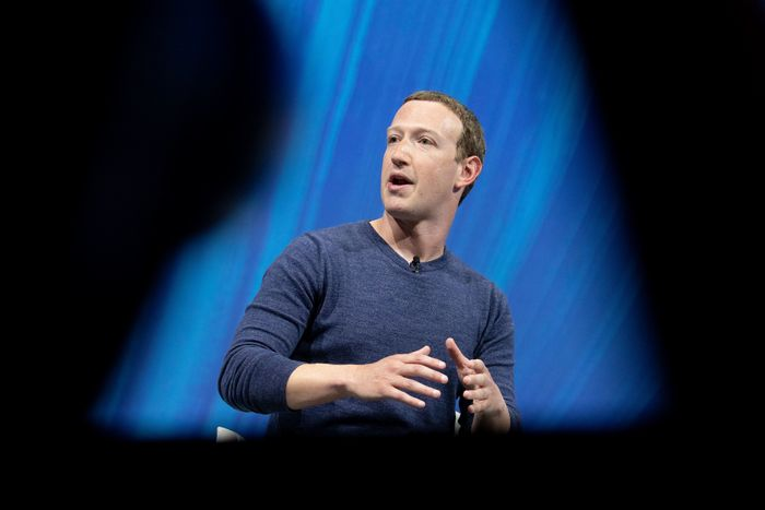 Facebook lo ve todo 👁️

Hoy te voy a enseñar como Meta espía cada aspecto de tu vida, desde Instagram hasta WhatsApp

Da igual si lo usas o no, crean algo llamado "shadow profiles" para seguir observándote, es de loco

Dentro hilo 👇