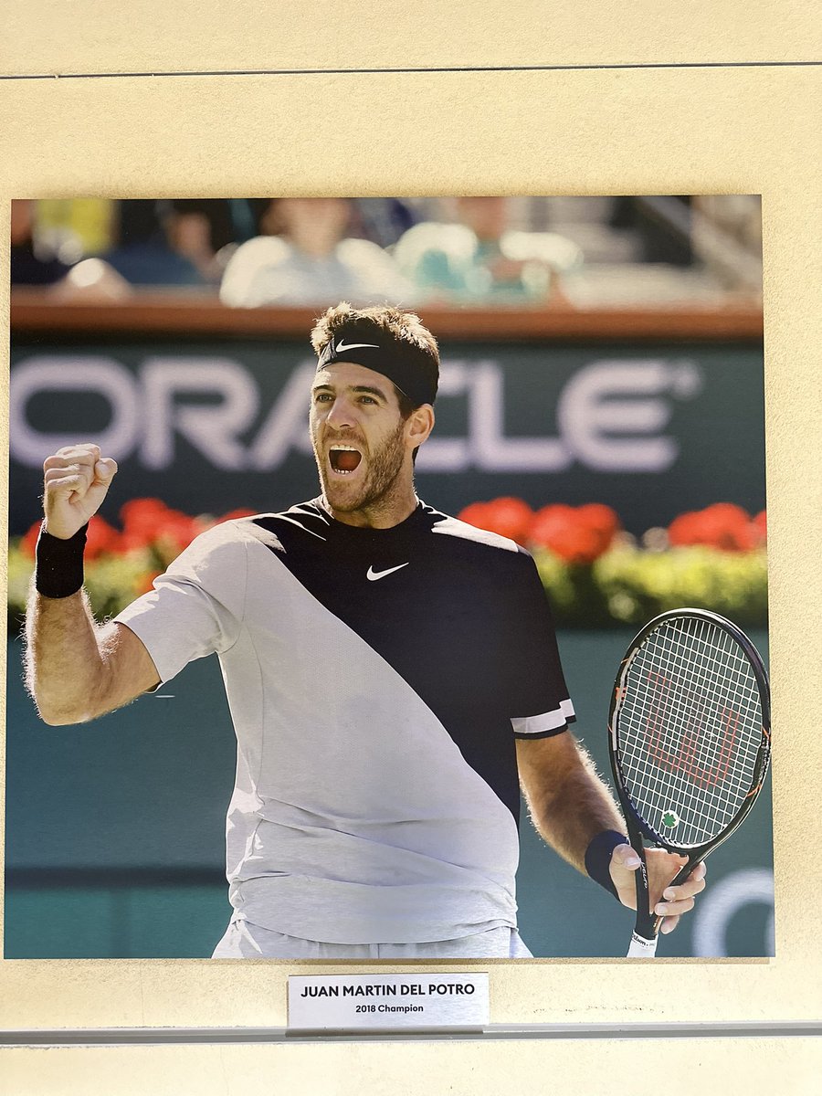 En los pasillos de la cancha central de Indian Wells, aparece el crack de @delpotrojuan que en 2018 remontó 2 match points ante Federer para coronarse en el desierto californiano.