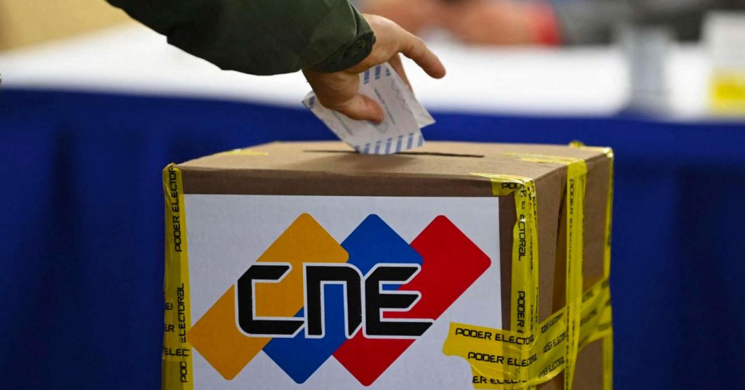 ChiguireBipolar's tweet photo. Gobierno adelanta elecciones para ya, hoy mismo, es más, te las perdiste, ganó Maduro otra vez https://t.co/e4CuzjbgrS https://t.co/9zCdl2hfXq