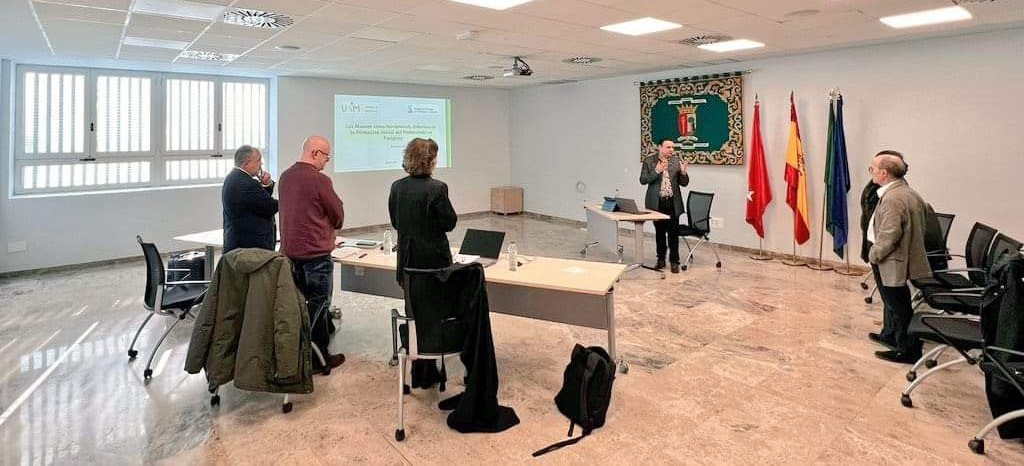 IPParaguay's tweet photo. 🎓Historia de superación y éxito de un graduado con honores de su Doctorado en #Educación, a través de @becalpy 

@FranjaviColR obtuvo calificación Sobresaliente Suma Cum Laude, de la @UAM_Madrid, y ahora su desafío es aplicar el conocimiento adquirido

🔗 https://t.co/50MGxtQiD5 https://t.co/qNaoMBbcw9
