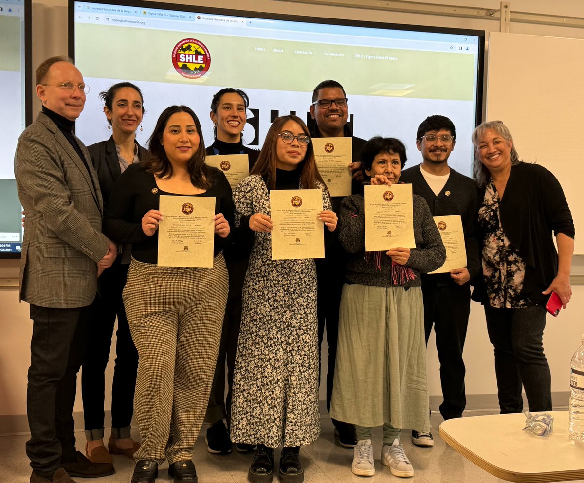 Hermosos recuerdos de nuestra primera Ceremonia de la Sociedad Honoraria de la Lengua Española (SHLE). ¡Gracias a todos los que participaron!