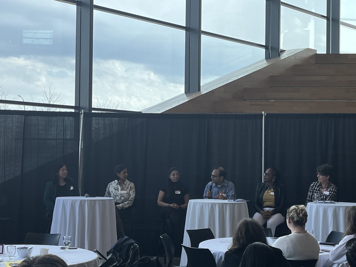 Our team was pleased to be at the Health Innovation Challenge Celebration Event @humbercollege today. Our Director, @LorraineLipsc17 delivered the keynote and other team members participated as panel members and judges!