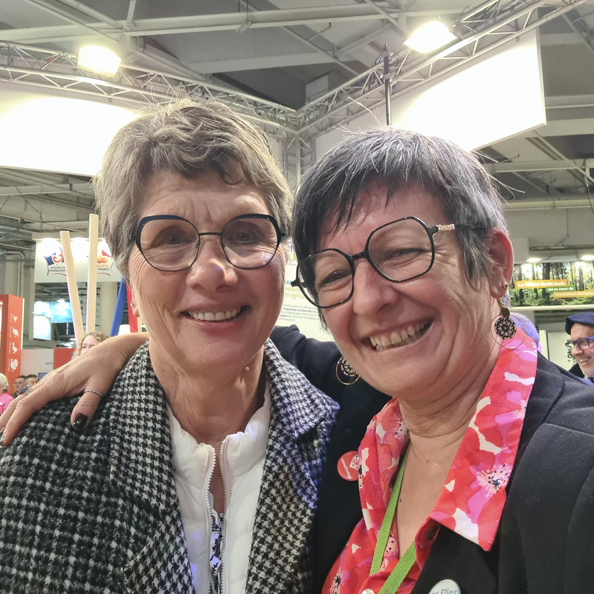 A <a href="/Salondelagri/">Salon International de l'Agriculture</a> sur le stand de <a href="/Agri_Gouv/">Ministère Agriculture et Souveraineté alimentaire</a> on parle Agriculture au féminin, la place des 🚺 et  leur représentation dans les instances agricoles. 
Moment émouvant car ds le public, une dame ns écoute attentivement, Anne-Marie Crolais, qui a oeuvré pour le statut des agricultrices