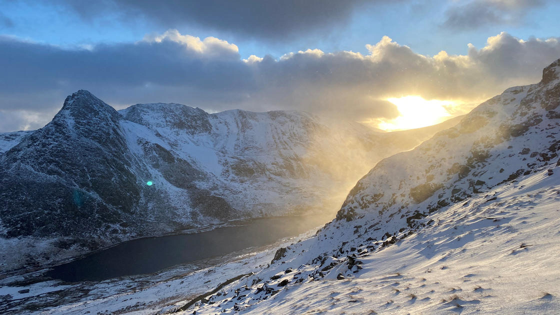 The Centre for Mountain Medicine aims to improve the health and wellbeing of all those who venture into the mountains. 🏔️ Find out more about this amazing #research 👇 uclan.ac.uk/research/activ… #MountainMedicine @UCLanMedicine