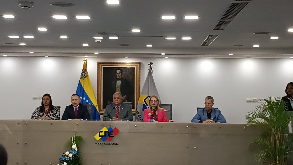 salainass's tweet photo. #InassInforma | Presidente del #CNE, Elvis Amoroso, anunció que el domingo 28 de julio se realizarán las elecciones presidenciales de este año 2024.
#AmorIrreductibleYEterno @NicolasMaduro @vmsfelicidad @Mippcivzla @PartidoPSUV https://t.co/Y7G5Rt6cj3