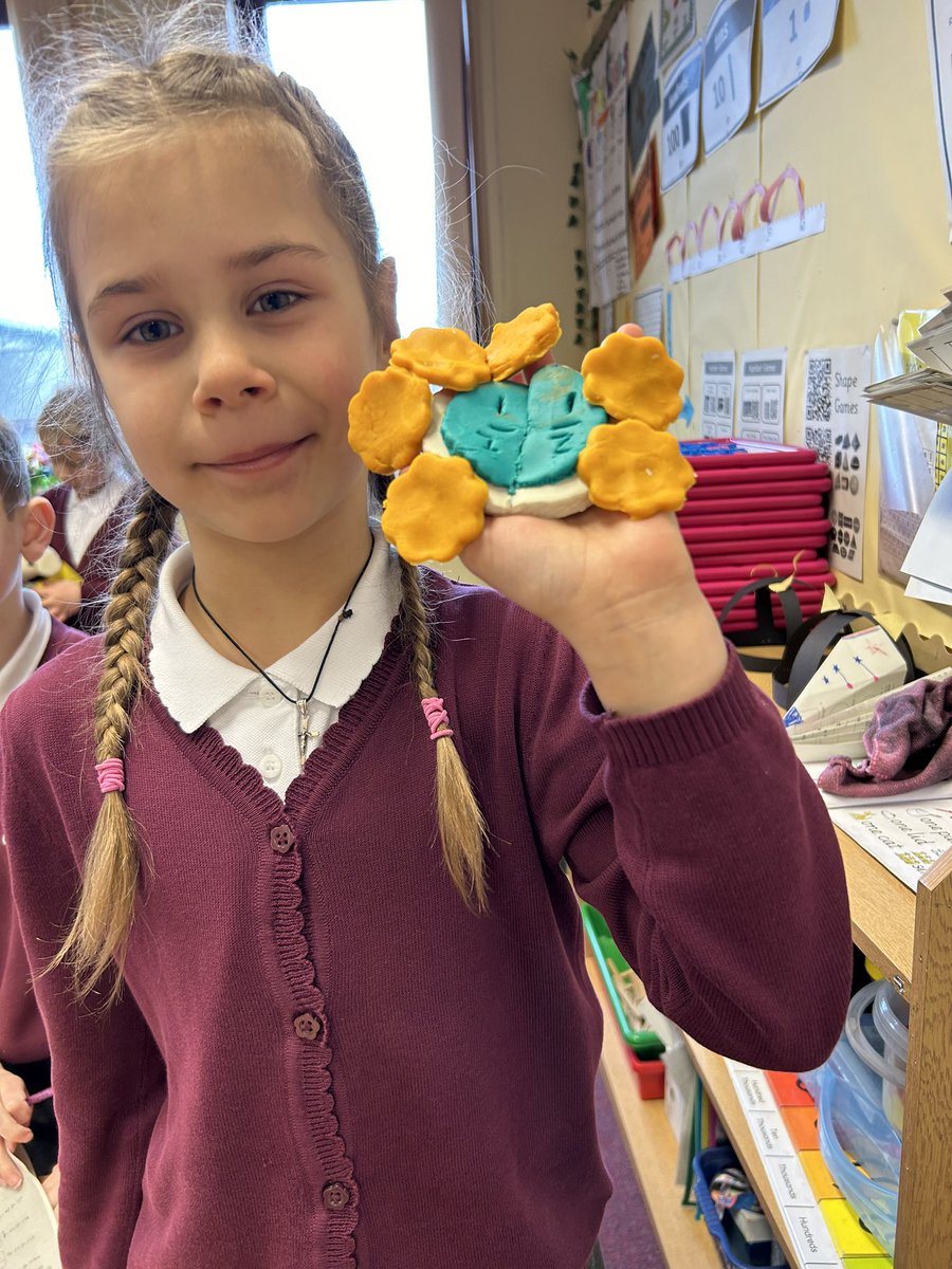 MissHood_FC's tweet image. Lots of fun last week practising fractions using play dough and following instructions using the iPads to create something new 🧑🏼‍🎨👏🏻 #uncrcarticle31