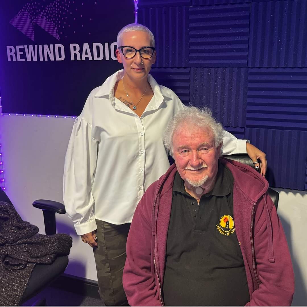 Harry Glasson joined us in the studio to talk about the story behind the Cornish anthem Cornwall My Home and we were thrilled that he brought along his guitar for a rendition of the original version! You can catch up on Replay Rewind, here: rewindradio.co.uk/radioplayer/?r… #StPiransDay