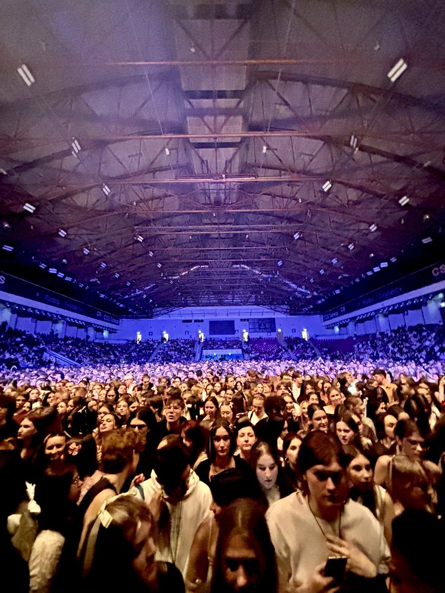 The crowd for tonight is INSANE! 
#SpinninTourWarsaw