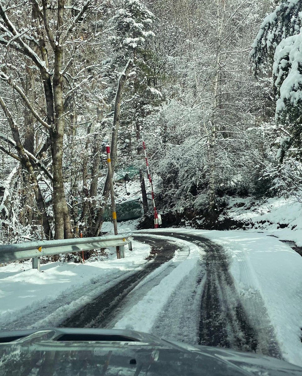 AntonioGarcia_3's tweet photo. “Mal tiempo” tiempo prefecto. Fin de semana entretenido 😇 ❄️
Bad Weather … perfect weather
“Busy weekend” #EvoTME #OldSchool https://t.co/F6UrIQQgyX