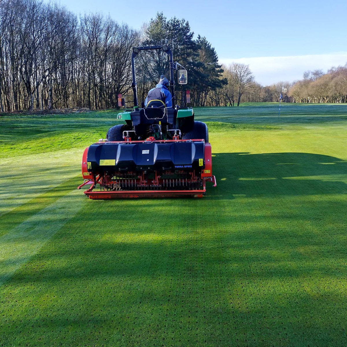 It has been a busy couple of days on the course with a break in the weather ☀️

✅ Greens verti-drained
✅ Greens hand cut
✅ Tees hand cut
✅ Approaches hand cut 
✅ Bunkers fly mowed and strimmed 

#prestongolfclub