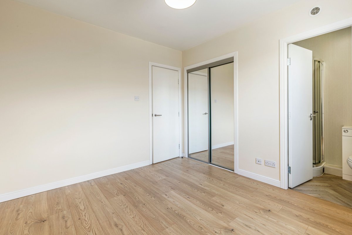 ForthResLetting's tweet photo. Lovely new instruction on Claycrofts Place - 2 bedroom, 2 bathroom flat with private parking close to the centre of Stirling.  This flat is unfurnished and recently refurbished, available now for move in at £950pcm. https://t.co/4sORqMP6NG