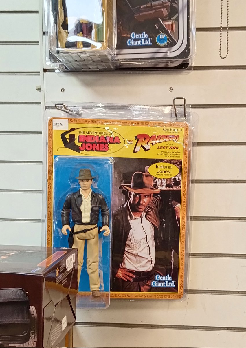 I popped in to Forbidden Planet's London megastore to see the new Indiana Jones arrivals, the  #DiamondSelect figurines. These have been available online for a while, arrived slightly late to the shops, but they are finally here. Personally I consider these figurines less precise