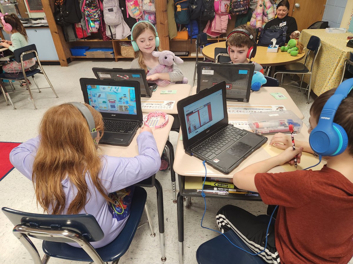 CommackSchools's tweet image. Donning pajamas, Mrs. Krompier's second graders "woke up to healthy choices" with their stuffed animals. They drew salads, played nutrition games, and listened to songs and books while learning about the five food groups. #CommackSchools #RollingHills #TechTime #NutritionWeek