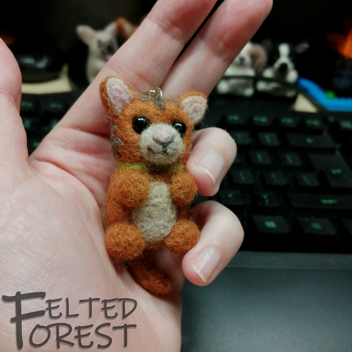 Felted_Forest's tweet photo. Cat pendant🐯

#feltedforest #felting #needlefelting #felted #feltcraft #felt #wool #handmade #cat #tiger #animal #pendant https://t.co/0DfT0xBnyM
