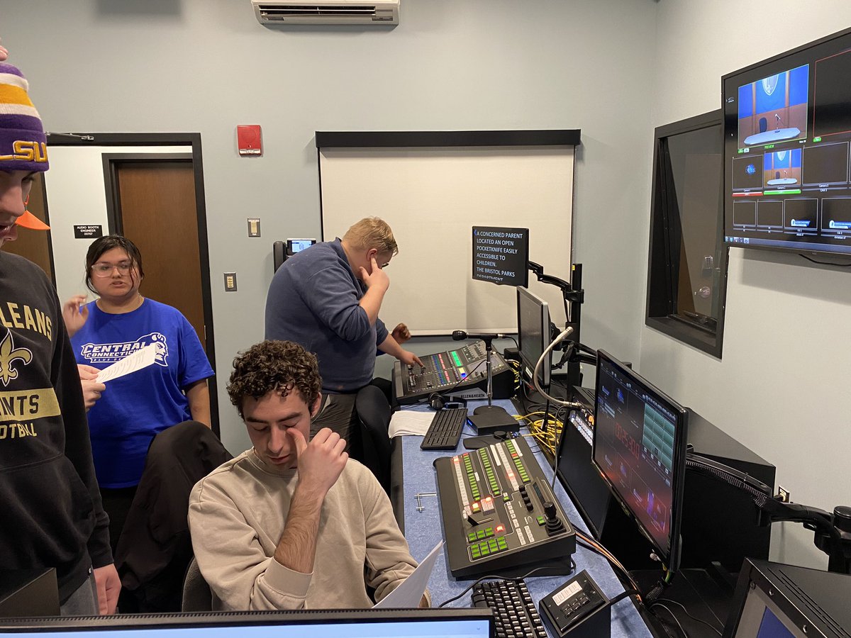 CCSUNEWSTV's tweet photo. It was a great day of training, learning and execution in the studio for our Intro to Broadcast students. #JRN340 @CCSUJournalism @CCSU https://t.co/Ixj09m5ygp