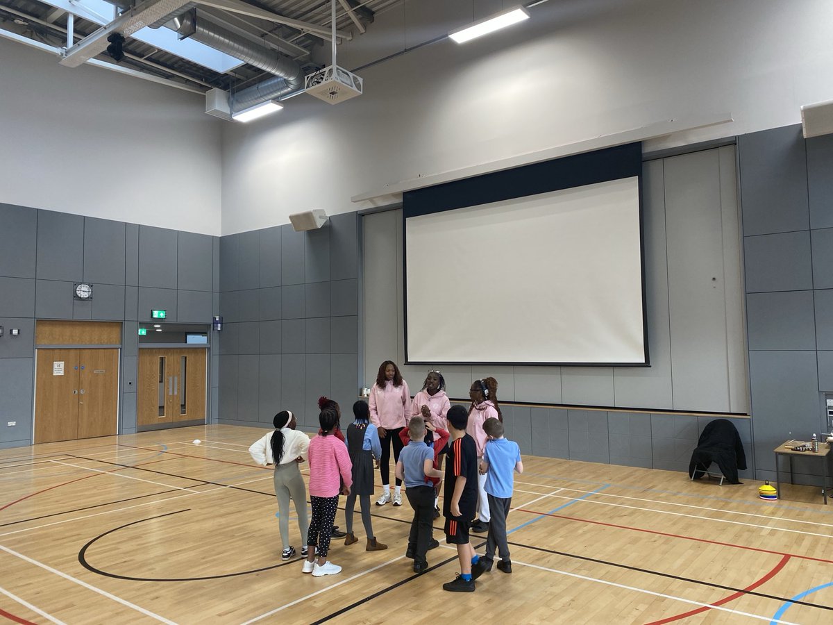 Great work from our ⁦@St_Rochs⁩ dance leaders 💃 Aaliyah, Light & Nicole delivering a fun afterschool dance session ⁦@StMartinsPSGCC⁩ today 🙌 loving your enthusiasm 😀 ⁦@PEPASSGlasgow⁩ ⁦@StRochsPEHWB1⁩ ⁦@PEPASS_Leaders⁩