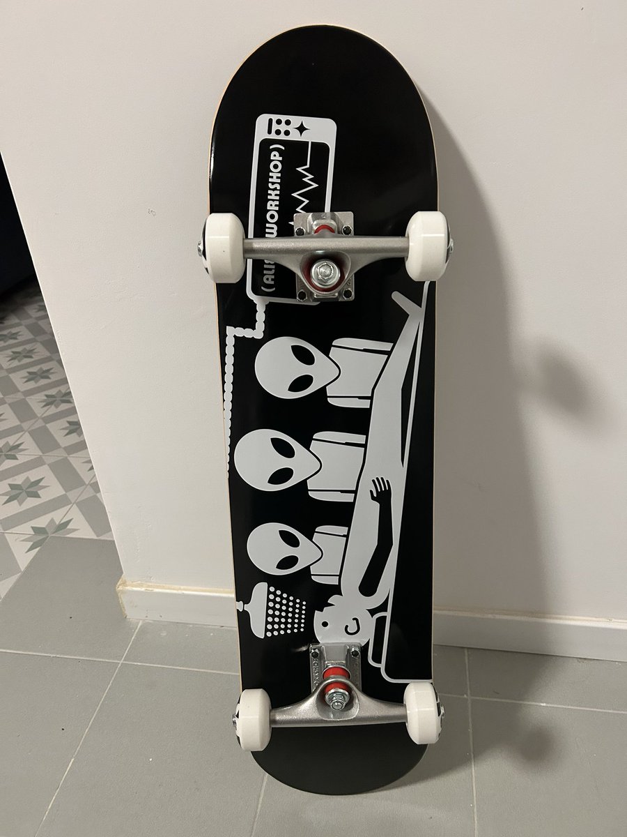Nega_Maiz's tweet photo. Ya tenemos el skate. Redi for disaster. 

#AlienWorkshop 
#Sk8 https://t.co/hXU1yflGAm