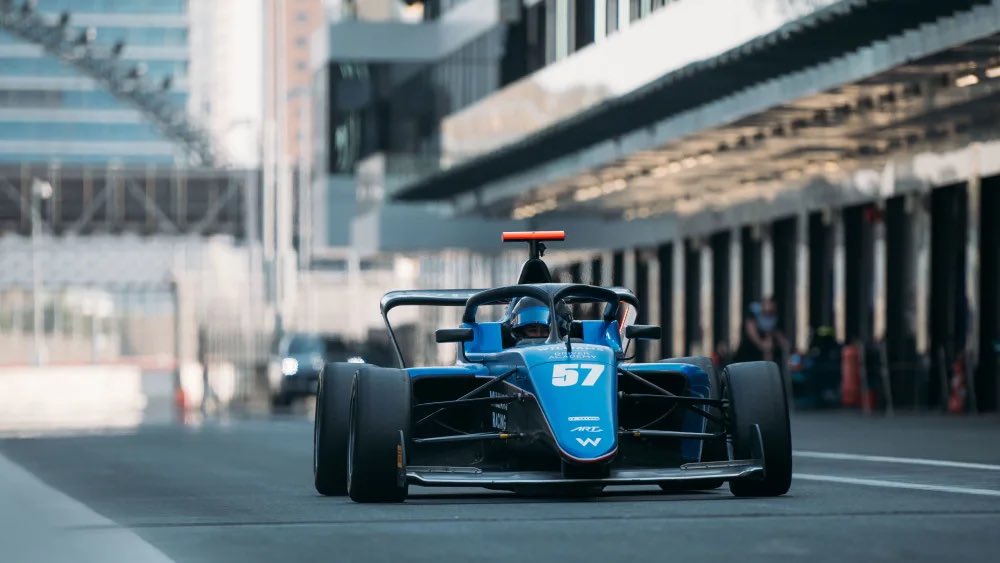 BajzathJakub's tweet photo. #oF1 | Ako píše aj @StevoEisele, F1 nie je len o mužoch. Už vo štvrtok štartuje séria F1 Academy, ktorá je inšpiratívnou ukážkou cesty žien v motoršporte. Začína sa v Saudskej Arabii 🇸🇦 a myslím že sa je na čo pozerať. Určite je to niečo svieže a adrenalínové popri F1. Auta sú inšpirované vzhľadom tými ktoré jazdia najvyššiu ligu a pozrieť si ich môžete na F1 TV, alebo na Nova Športe 🙂🏎️💨