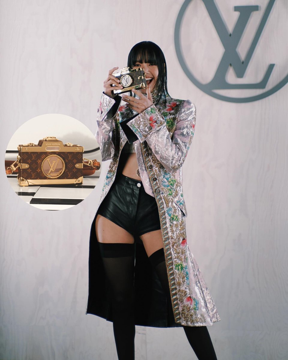 🗞️ The @LouisVuitton Handbag Lisa was carrying at Women's Spring