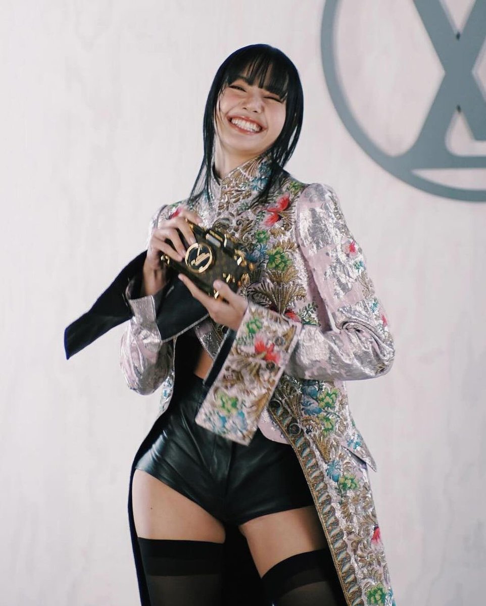 [THREAD] Please engage with all the Instagram posts of LISA x LOUIS VUITTON ‼️ LISA X LOUIS VUITTON #LISAxLVFW24 #ParisFashionWeek #LVFW24  @LouisVuitton