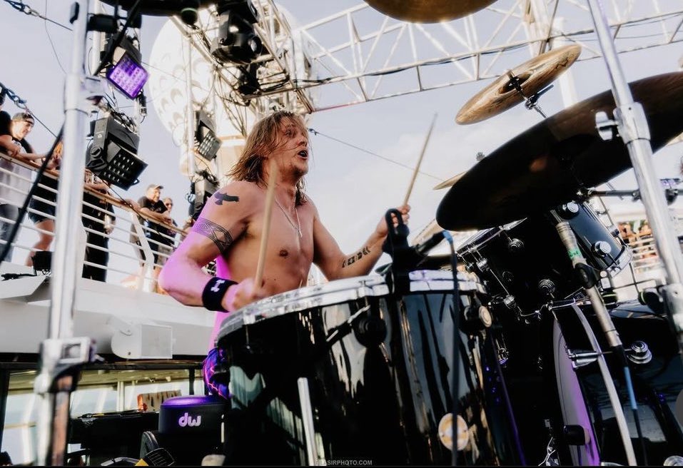 Some lovely shots from our show first show on <a href="/MonstersCruise/">monstersofrockcruise</a>! Getting ready for show two today!