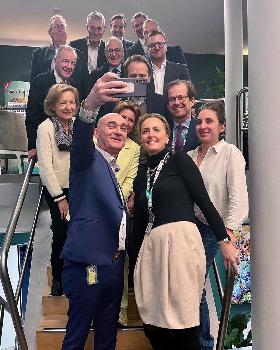 Koninklijk bezoek vandaag! Onze CEO, <a href="/janniehaek/">Jannie Haek</a>, ontving Prinses Claire samen met de andere leden van de Raad van Bestuur van de Stichting Koningin Paola. Dankzij onze spelers kunnen wij hun projecten, gericht op integratie en opleiding van kwetsbare jongeren, ondersteunen. ✨