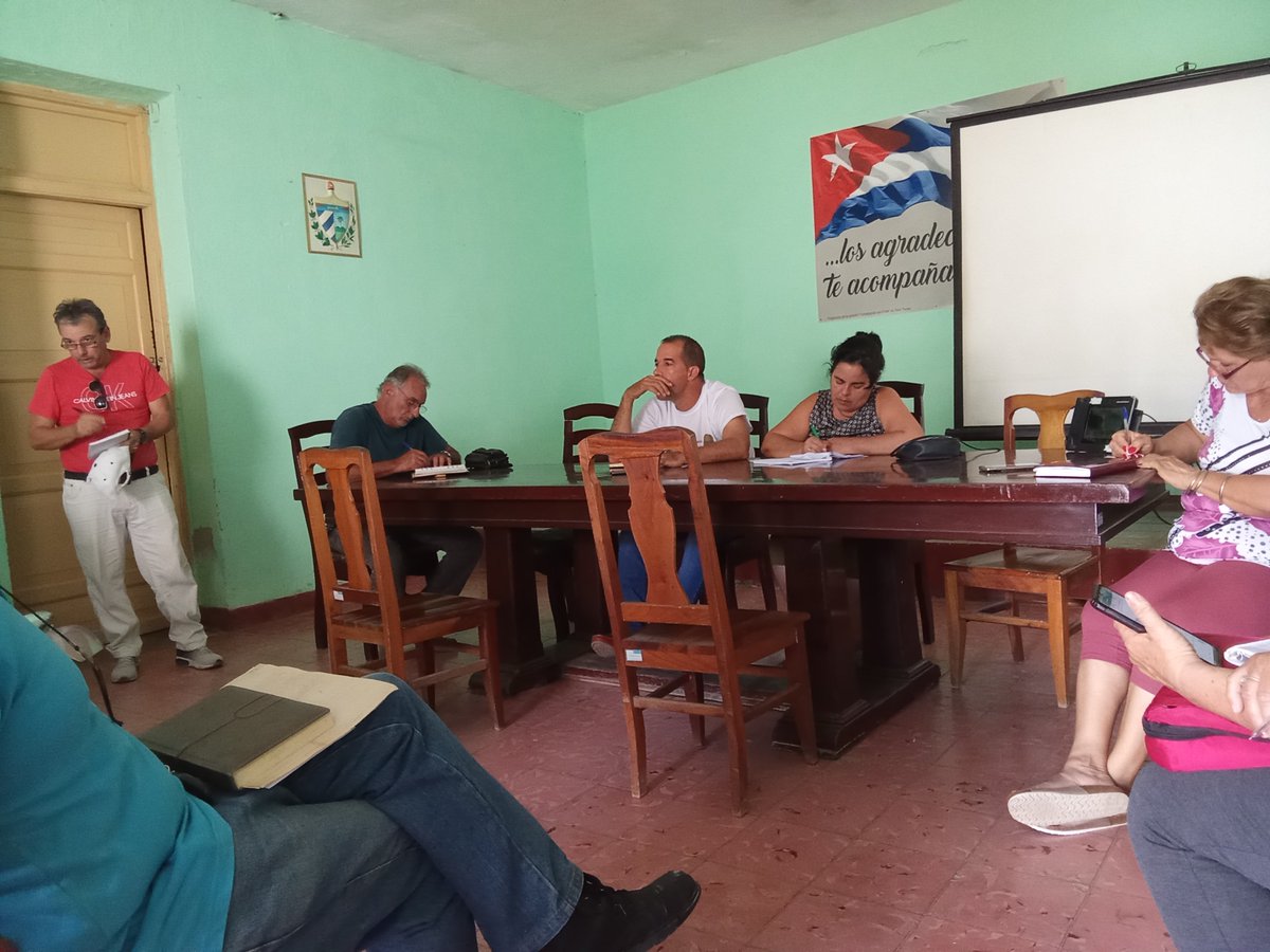 Se desarrolla la reunión con directores dirigida por el Intendente, dónde se analizan temas medulares cómo la producción de alimentos,la estrategia de desarrollo local. #educaciónquemadodegüines,#CubaMined, #EducaciónVillaClara