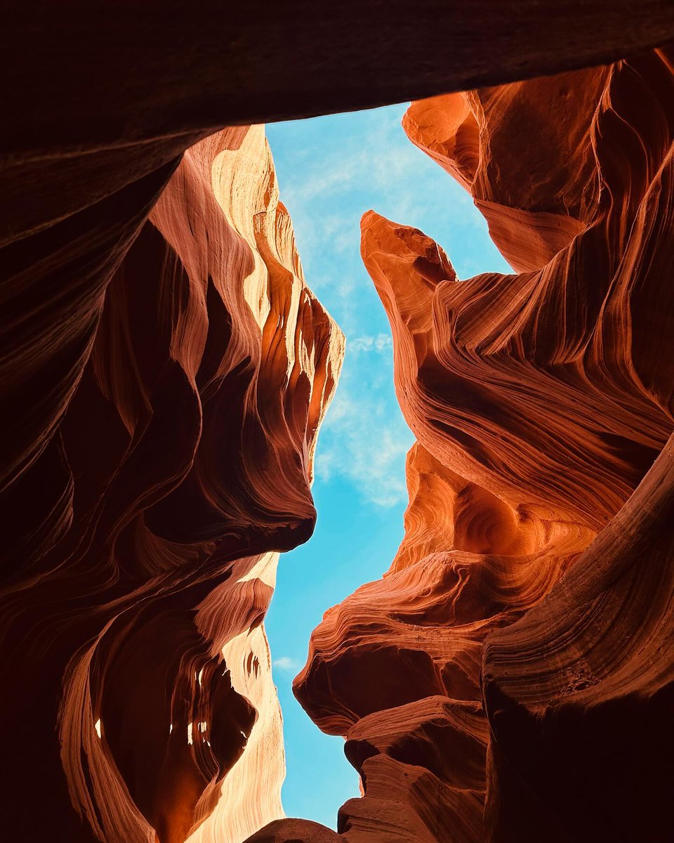 ArizonaTourism's tweet photo. Sometimes all you need is a change in perspective. 🌀

📍@visitpageaz
#📸: @nilesh.zip

#visitarizona #antelopecanyon #slotcanyon #igsouthwest #arizonaisgorgeous https://t.co/aqnSCjW1Yk