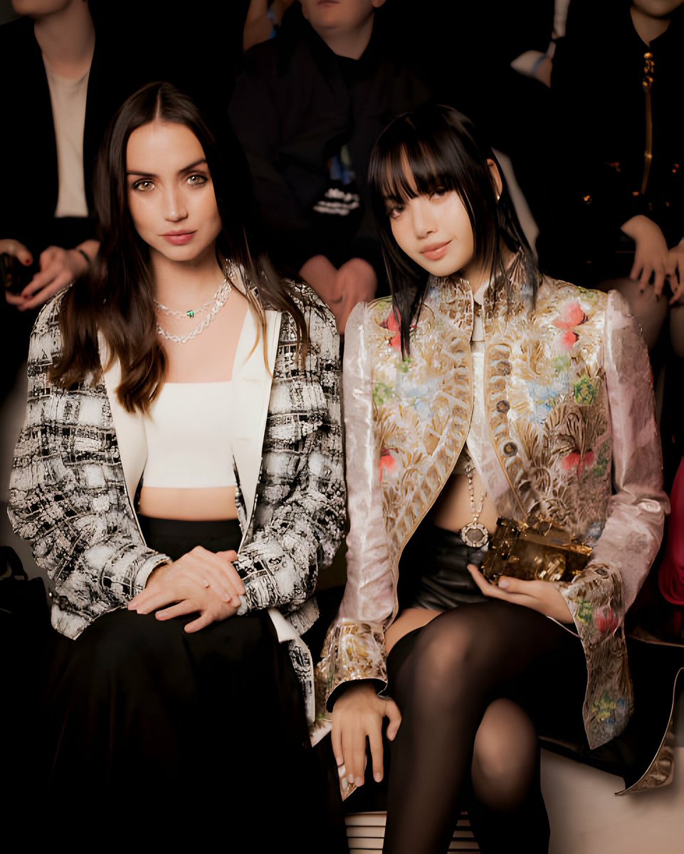 LaliceUpdates's tweet photo. #LISA with Ana De Armas 🤍

via getty images

@LouisVuitton 

LISA X LOUIS VUITTON
#LISAxLVFW24  
#ParisFashionWeek
#LVFW24 https://t.co/cALrKYtncP