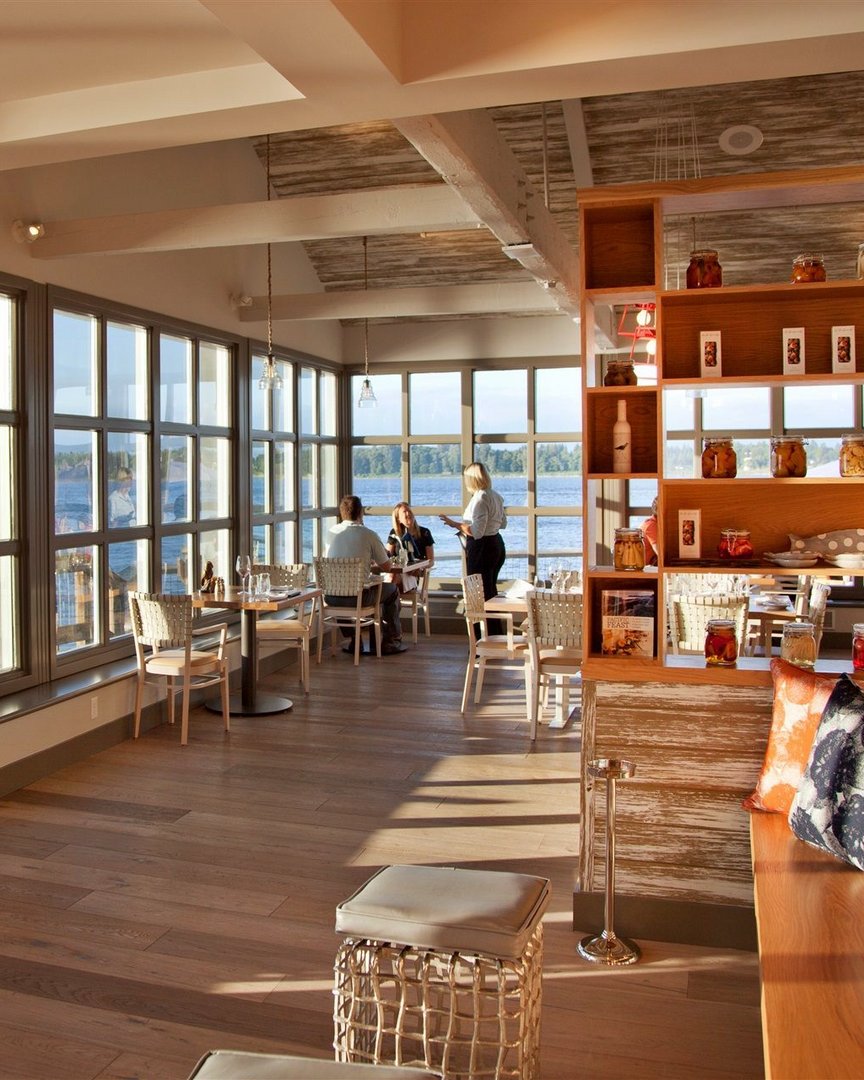 Sunlight pouring in the windows &amp; fresh seasonal cocktails pouring behind the bar - the countdown to spring is on at Packers Kitchen + Bar! ☀️