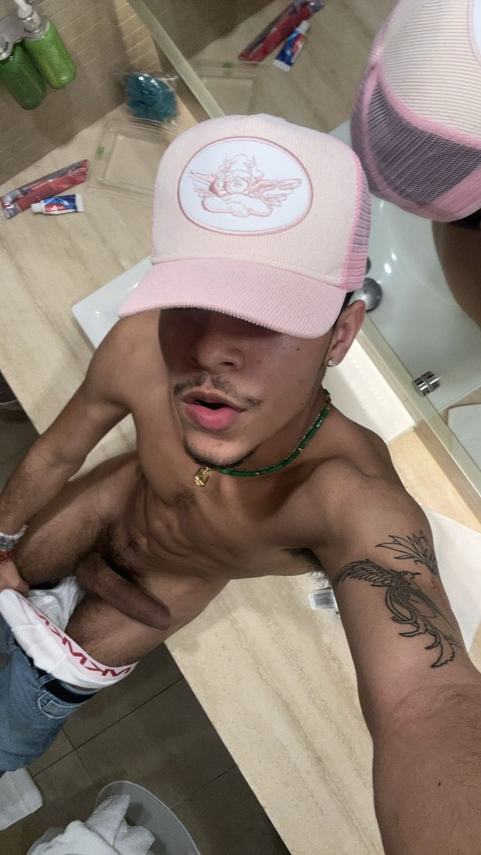 It ain’t gonna suck itself 😈👅 onlyfans.com/stripzj