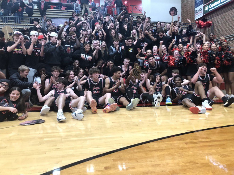 Congrats to @JeffCityHoops on winning the District Title tonight. #jaypride. Congrats to our own @Kendric_5_ on helping his team accomplish great things.