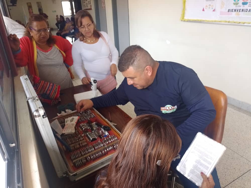 Exitosa jornada de salud visual se realizó el día de hoy en las instalaciones del Ipasme Rubio, en conjunto con el Centro Óptico de Occidente, beneficiando a más 150 afiliados y beneficiarios del Municipio Junín, con exámen computarizado y manual totalmente gratis.