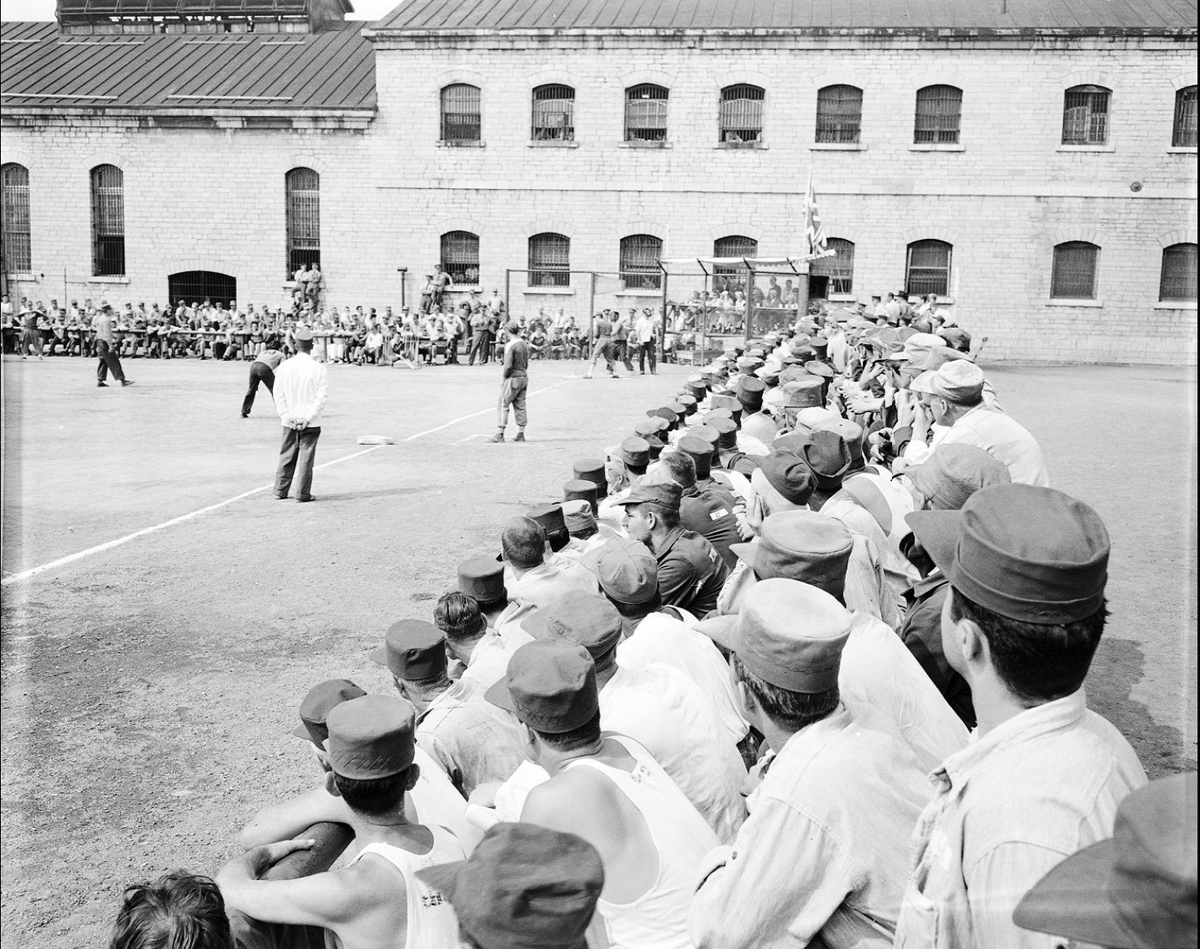 KingstonPen's tweet photo. @FrankCaputoKTC Murderers, rapists, bank robbers, playing baseball inside Kingston Pen in 1950. 
Source: https://t.co/mCtUgD12Vp https://t.co/EeNKMfgwk3