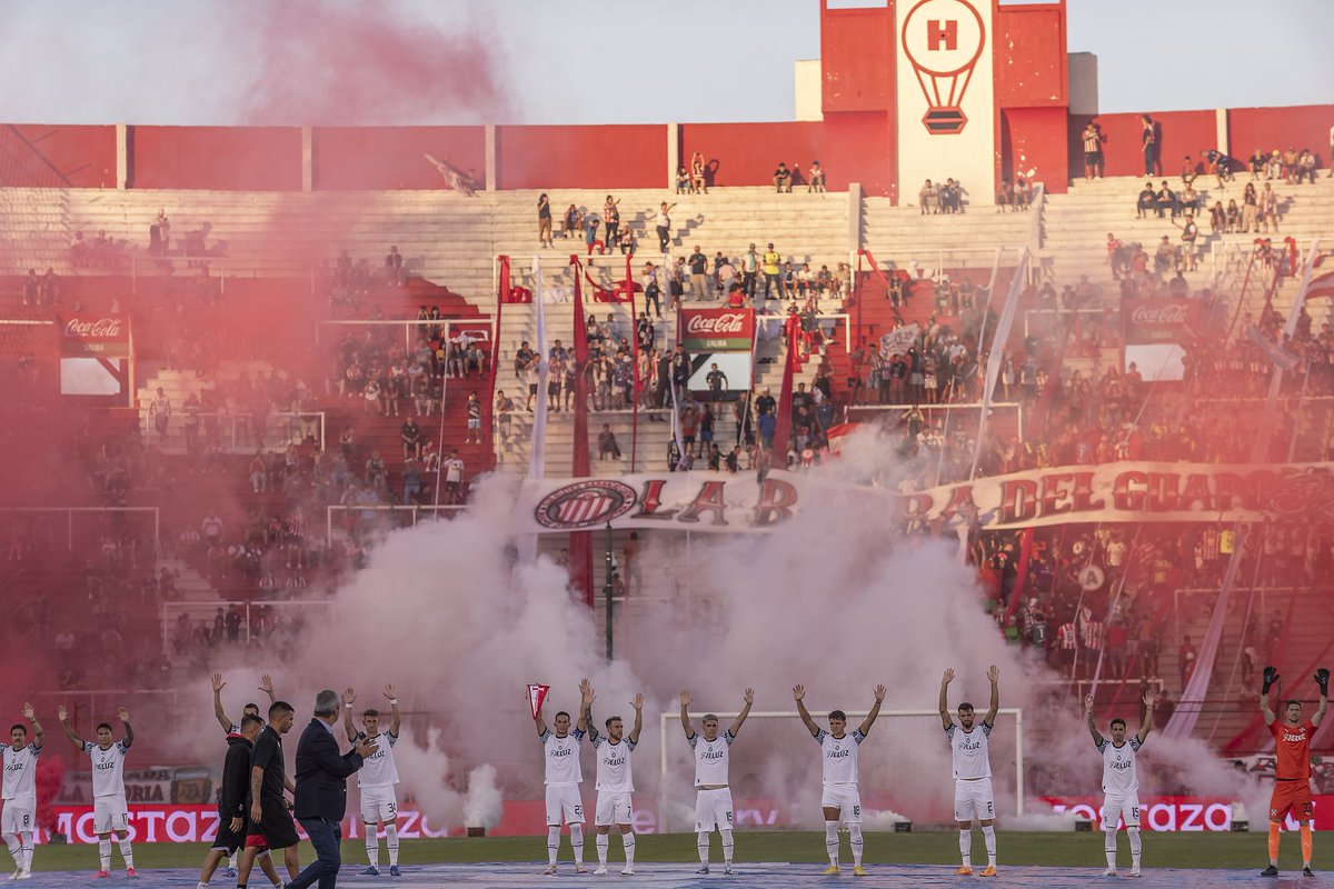 InfiernoRojo's tweet photo. SIEMPRE LOS BRAZOS EN ALTO Y LAS MANOS LIMPIAS. CONTRA TODO Y TODOS 🙌🏻👹🇦🇹 https://t.co/p5VxopjywY