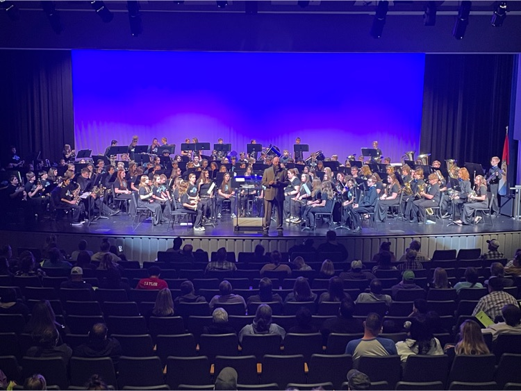 Jefferson_RVII's tweet photo. Great evening with Bandemonium at the JHS PAC tonight. All grades 6-12 performed. Mr. Sikes stressed the opportunity for siblings to play together on the same stage together. Wonderful evening for the district! https://t.co/DmSxbFAqzh