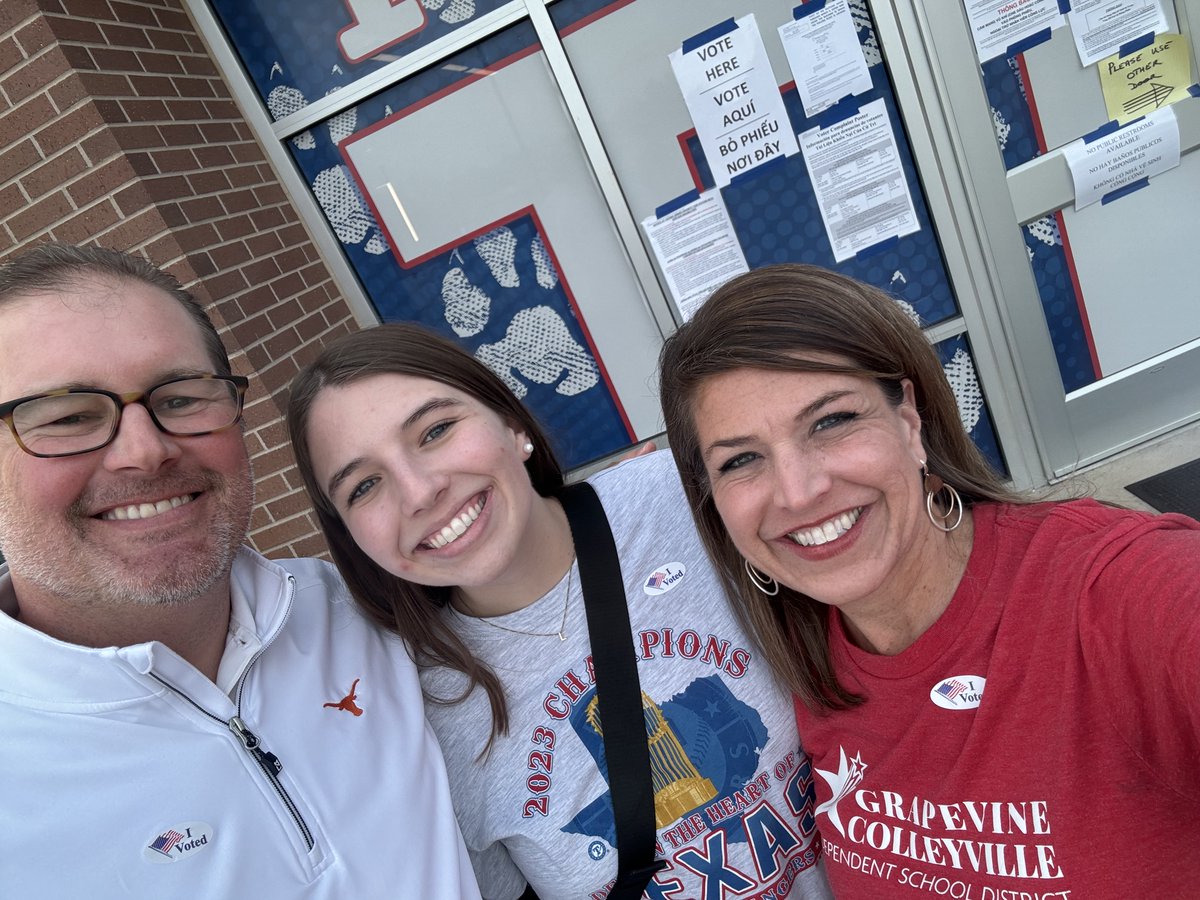 TESHilcher's tweet image. Voting with @OCTHilcher on this #WeAreGCISD day! 🇺🇸 #TESleads