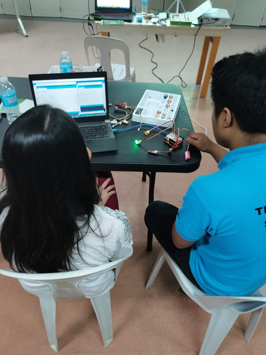 It's a wrap! Our customers had an incredible weekend of learning and fun at the Arduino workshop, and we're thrilled that the #Crowtail Starter Kit for #Arduino played a part in their experience! 😎🥳

Way to go! Learning never stops🤘👇
elecrow.com/crowtail-start…