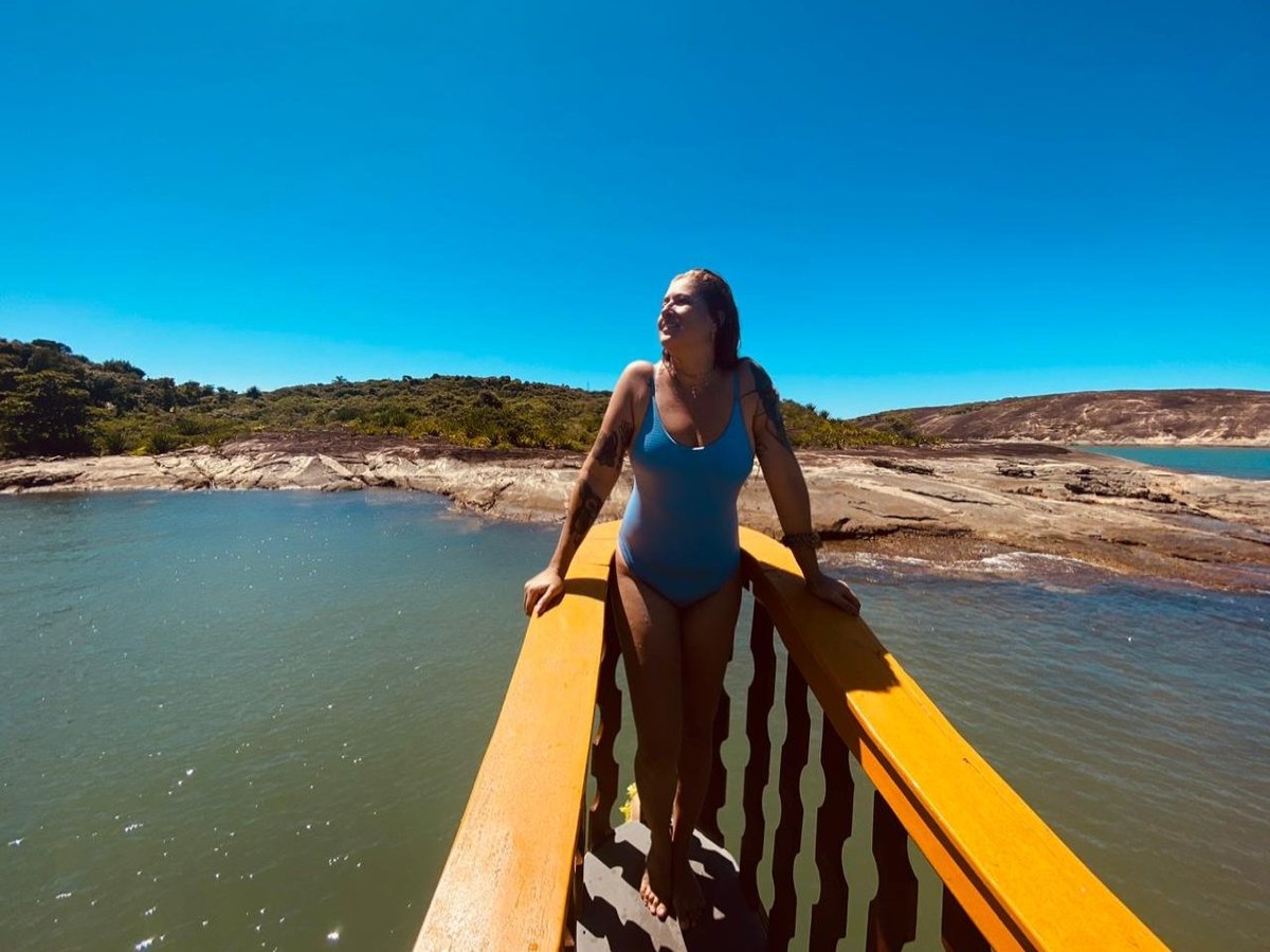 danielleraf's tweet photo. "Se tudo der errado vou viver da minha arte, Guarapari." https://t.co/1NiMTwx3Rv